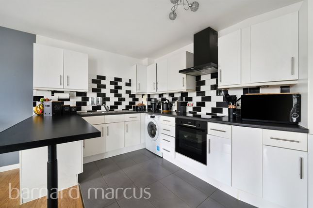 Flat 121, Orchard Court, 35, Bell Green, London photo 2