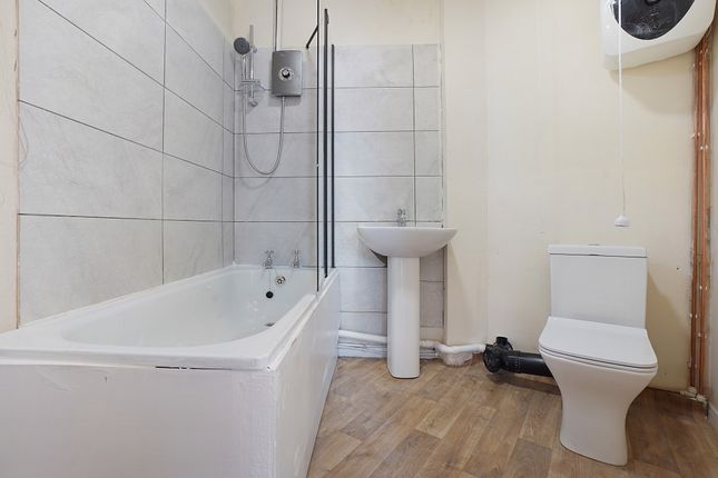 Flat 1 Livingstone Building, Barnsole Road, Gillingham photo 4