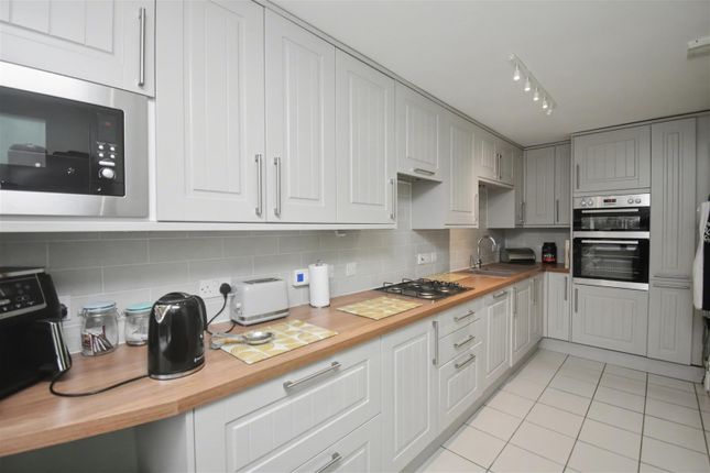 6, Frith Close, Corby photo 4