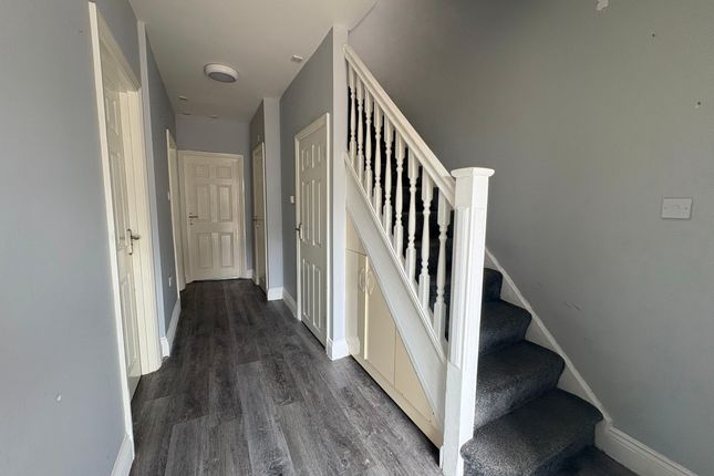 2 Lancaster Walk, Hayes photo 3