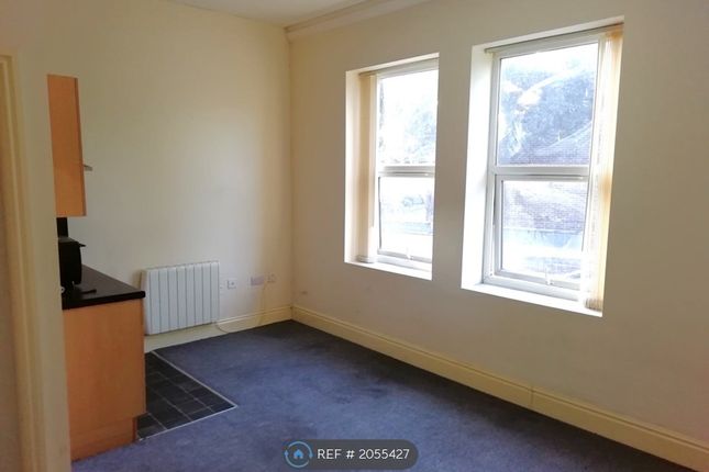 Studio to rent in Huddersfield Road, Mirfield