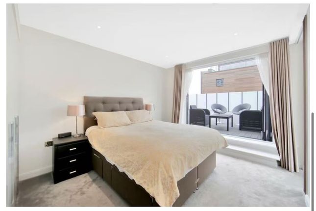 Flat 82, The Cooper Building, London photo 4