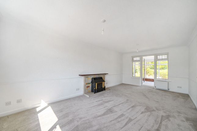 11, Newbridge Way, Lymington photo 2