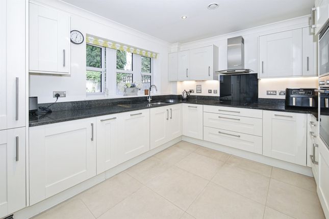 23, Albany Lane, Balsall Common photo 2