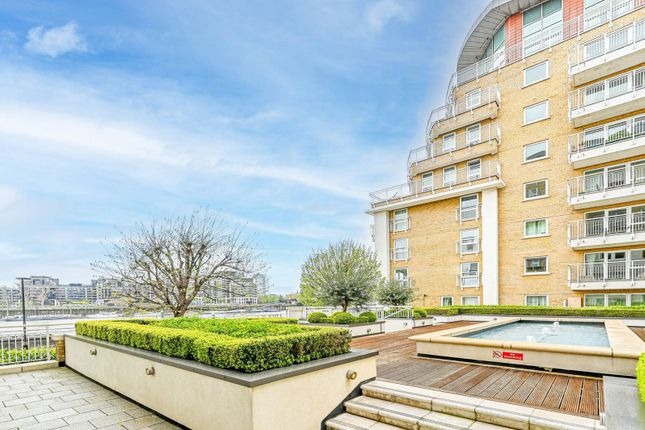 Flat for sale in Oyster Wharf, Battersea, London