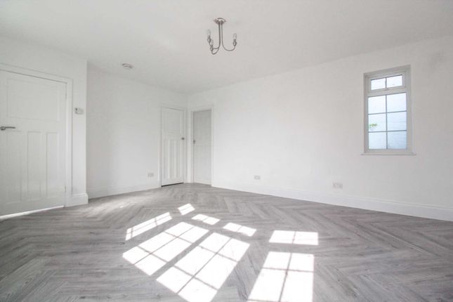 12, Ridgway Road, Bedford photo 2