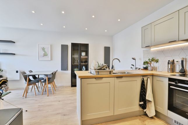 Flat 15, The Observatory,, Park Road, Dorset photo 4