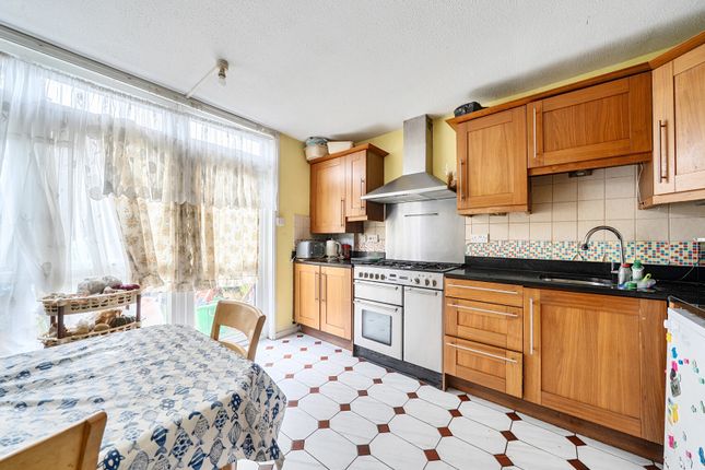 38, Illingworth Close, Mitcham photo 4
