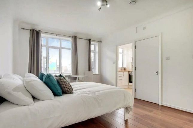 Flat to rent in Warren Court, Euston Road, London