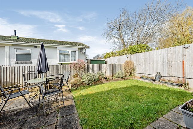 Mobile/park home for sale in Woolborough Lane, Outwood, Redhill