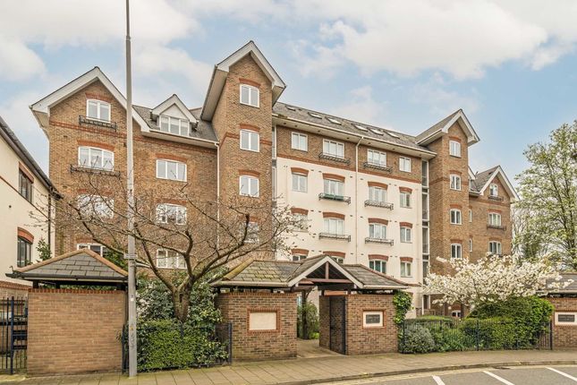 Flat to rent in Steadfast Road, Kingston Upon Thames