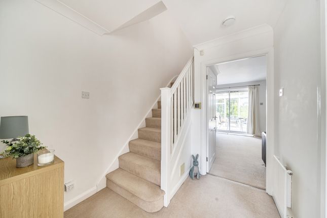 24, Morse Close, Uxbridge photo 4