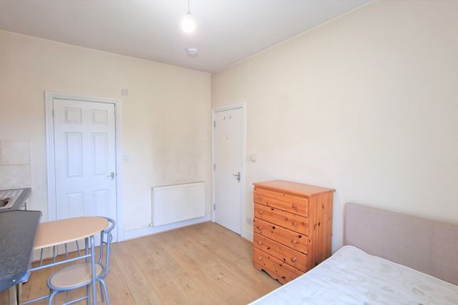 Room to rent in Lyndhurst Road, Luton
