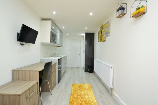 Room to rent in Wood Lane, Isleworth