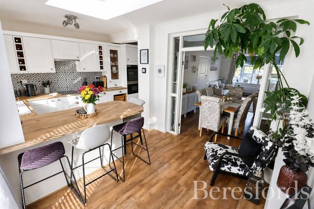 Sunnings Lane, Upminster photo 4