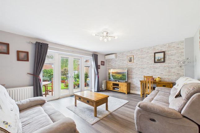7, Atlanta Way, Aylesbury photo 3