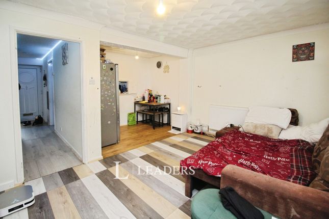 5, Martin Close, Milton Keynes photo 3