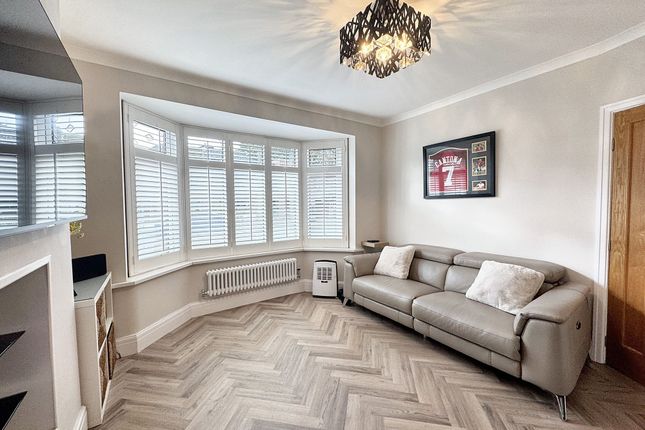 8 Lynton Crescent, Manchester photo 3
