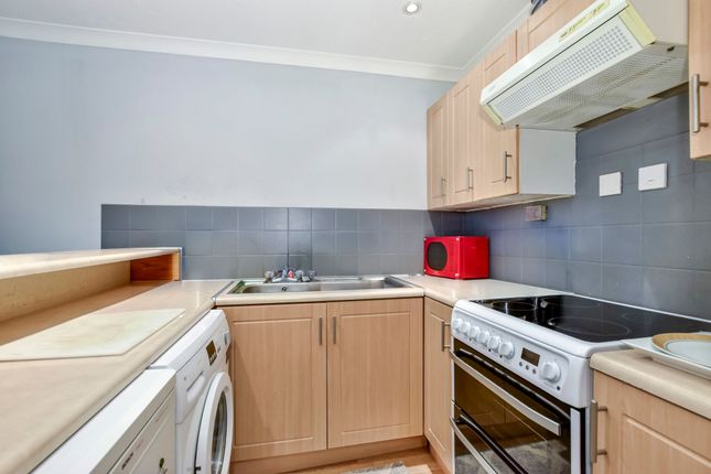 14 Grasmere Close, Watford photo 5