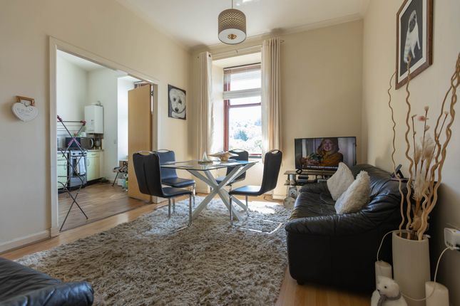 Flat 2-2, 2f, Wemyss Bay Street, Greenock photo 2