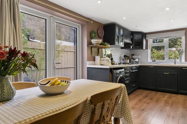 68, Gosterwood Street, London photo 4