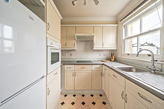 Flat 16, Jubilee Court,, Commercial Street, Gloucestershire photo 3
