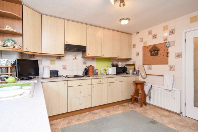 16, Knollcroft, Shoeburyness photo 4