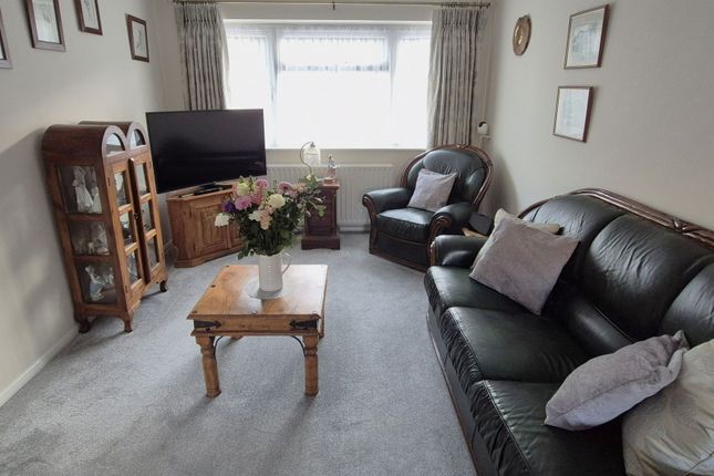6, Folly Close, Hitchin photo 2
