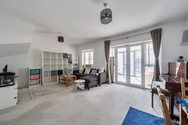 10, Jasmine Grange, Bracknell photo 4
