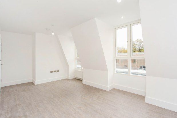 Penthouse to rent in Wells Park Road, London