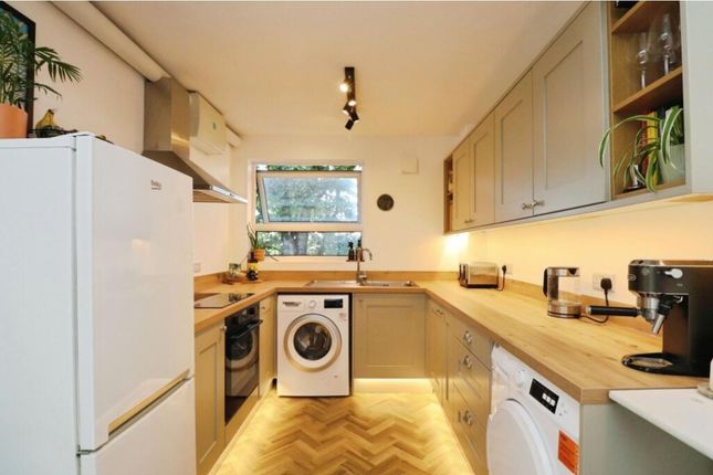 FLAT 16, THE BLUFF, Headswell Crescent, Bournemouth photo 4
