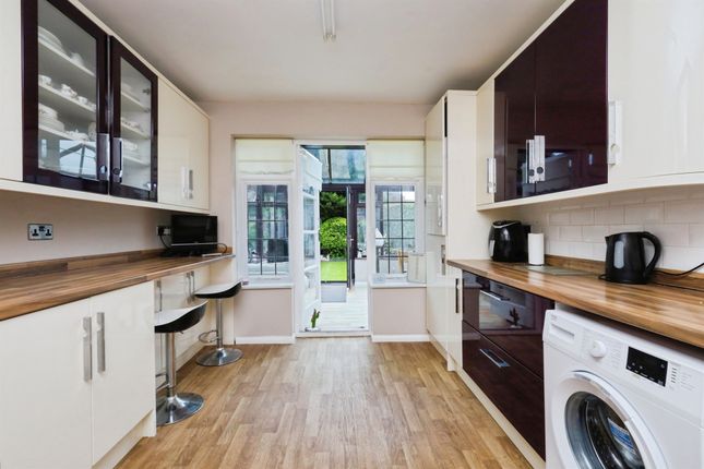 Cooden Drive, Bexhill-On-Sea photo 2