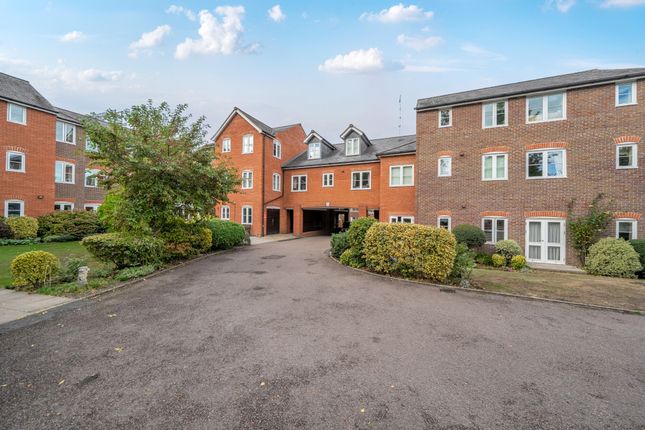 1-bed flat on Walkers Court, Harpenden, £200,000