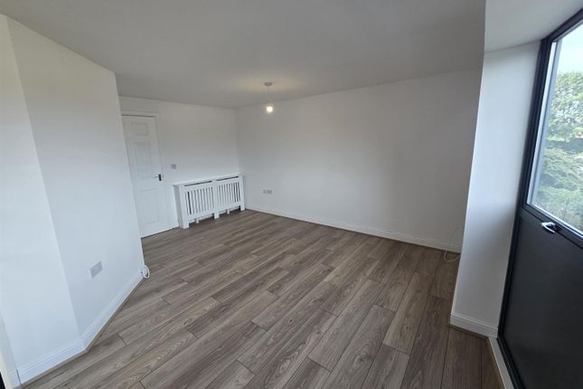 18, Carolgate Court, Retford photo 3