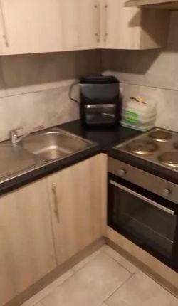 23, Hill Crescent, Harrow, London photo 4
