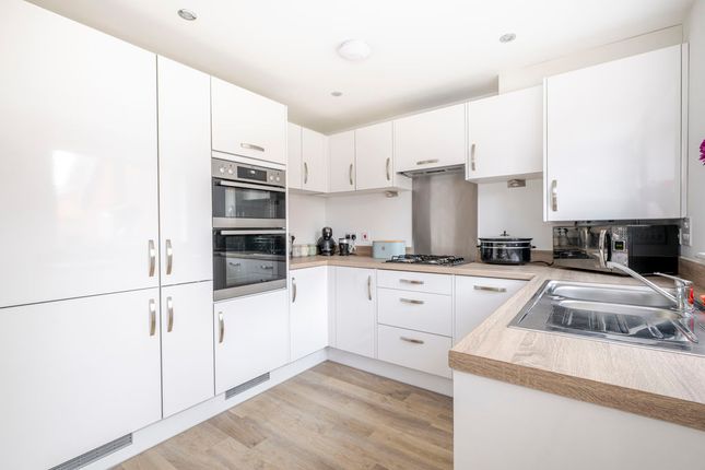 19, Wheatsheaf Avenue, Uckfield photo 4