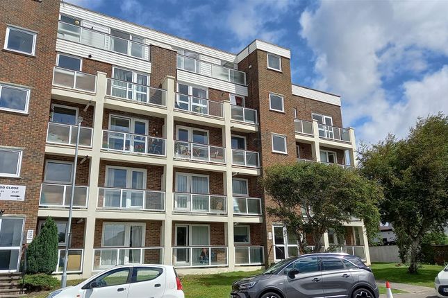 Flat to rent in Harewood Close, Bexhill-On-Sea TN39