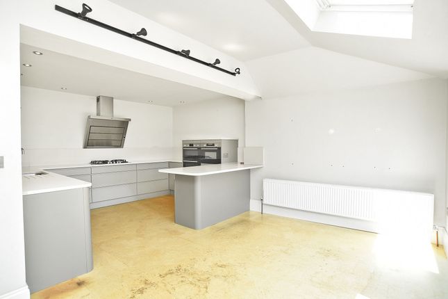 53 Arthurs Avenue, Harrogate photo 3