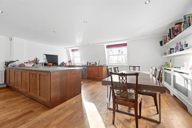 Flat 4, 216, Hammersmith Grove, London photo 3