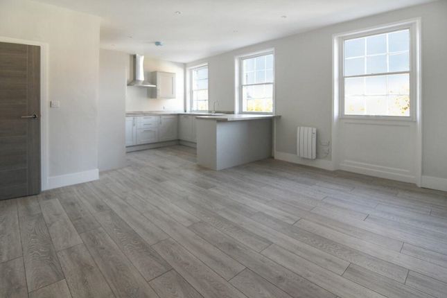 1-bed flat on 4A, The Crescent, Selby, £690/mo