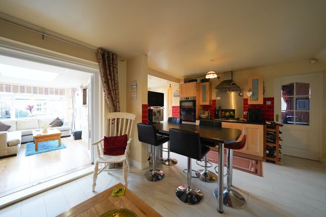 2 Barton Close, Leicester photo 4