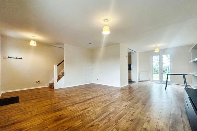 8, Whites Lane, Datchet photo 2