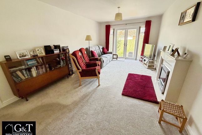 3 Cartwright Gardens, Wolverhampton photo 2