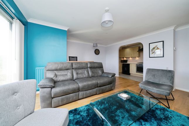39 Kingston Square,, Buffers Lane, Surrey photo 2