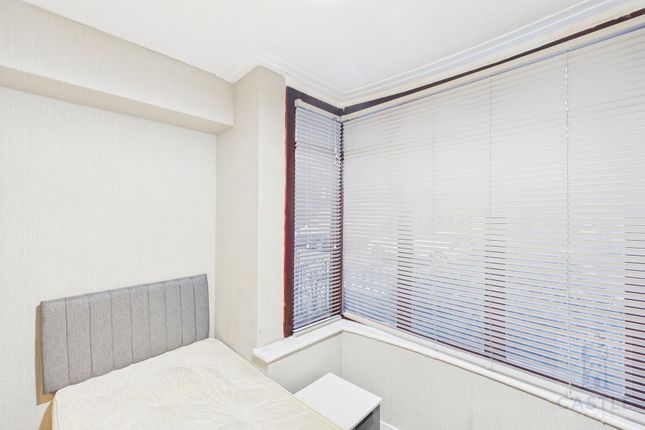 Room 2, 10 Lichfield Road, Middlesbrough photo 2