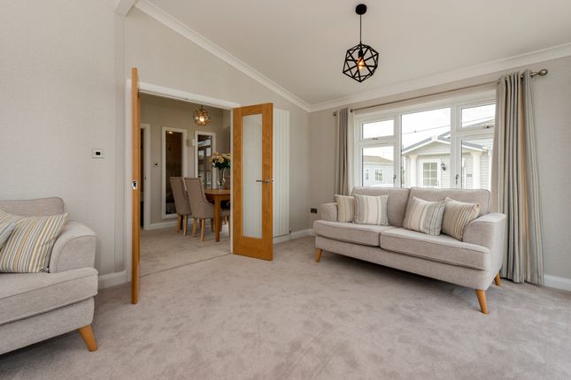 47 Beach Court Park, Whitstable photo 4