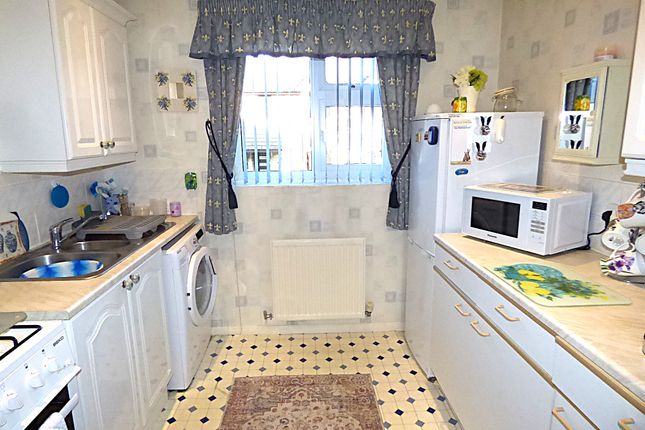 16, Town Street, Rodley, Leeds photo 3