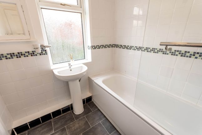 Semi-detached house to rent in Wentworth Road, Doncaster, South Yorkshire