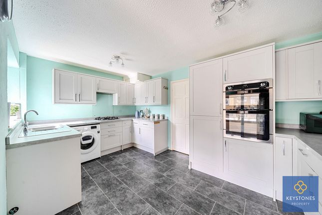 20, Hale End, Romford photo 2