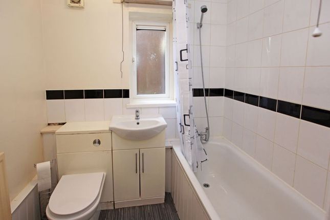 Flat to rent in Burford, Brookside, Telford